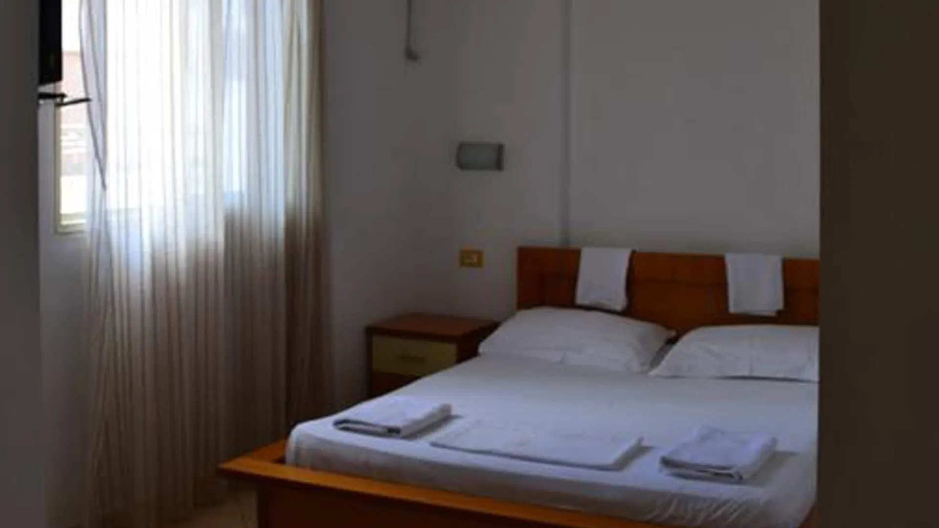 Hotel Alpine Vlore 3*,  Albania
